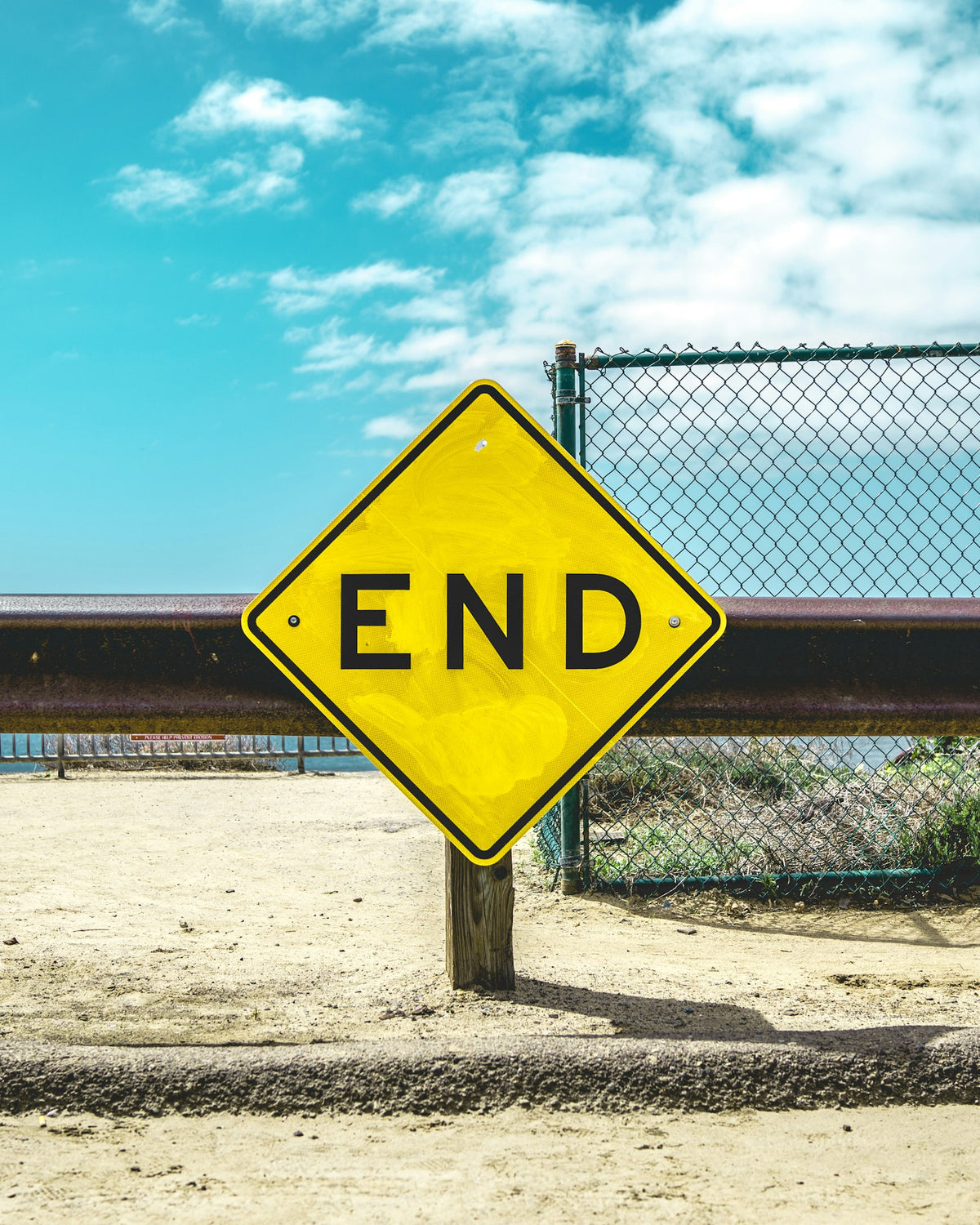 End sign on beige sand